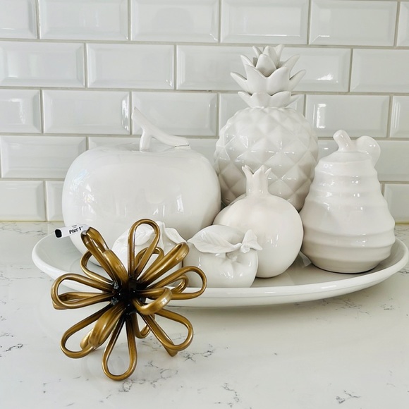 Pier 1 Gold Small Metal Loop Figurine - Picture 2 of 9